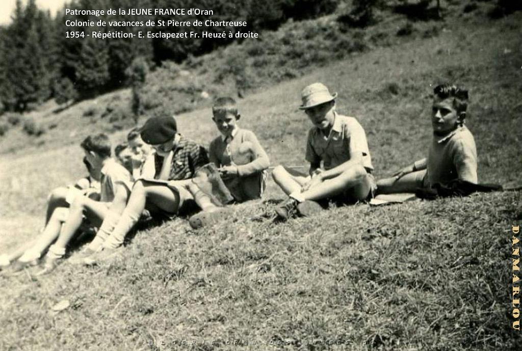 COLO JEUNE FRANCE 1954 repetition dans le pre, E. Esclapez et Fr. Heuze a droite.jpg